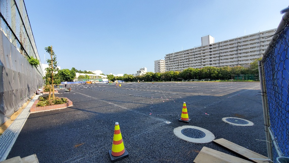 グラウンド　コーナー逆側穴
